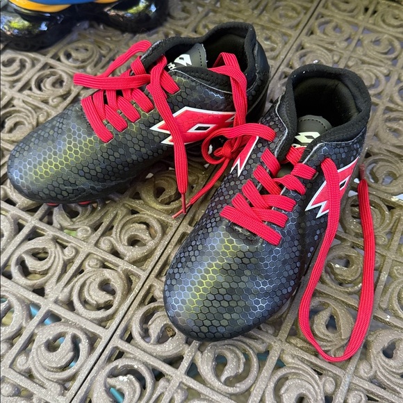 Lotto Storm Boys Black and Red Soccer Cleats. Size 1. Like New! - Picture 1 of 6